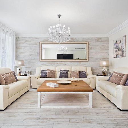 Sitges Spaces Mediterranean Apartments 4 Bedroom, 4 Bathroom, Huge Terrace, Jacuzzi- Sleeps 9 Exterior photo