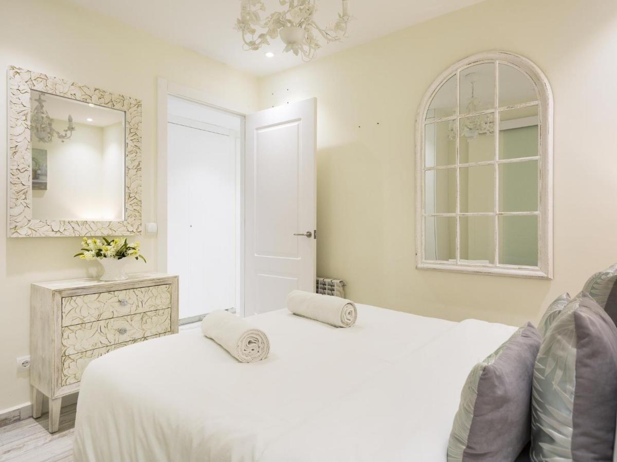 Sitges Spaces Mediterranean Apartments 4 Bedroom, 4 Bathroom, Huge Terrace, Jacuzzi- Sleeps 9 Exterior photo