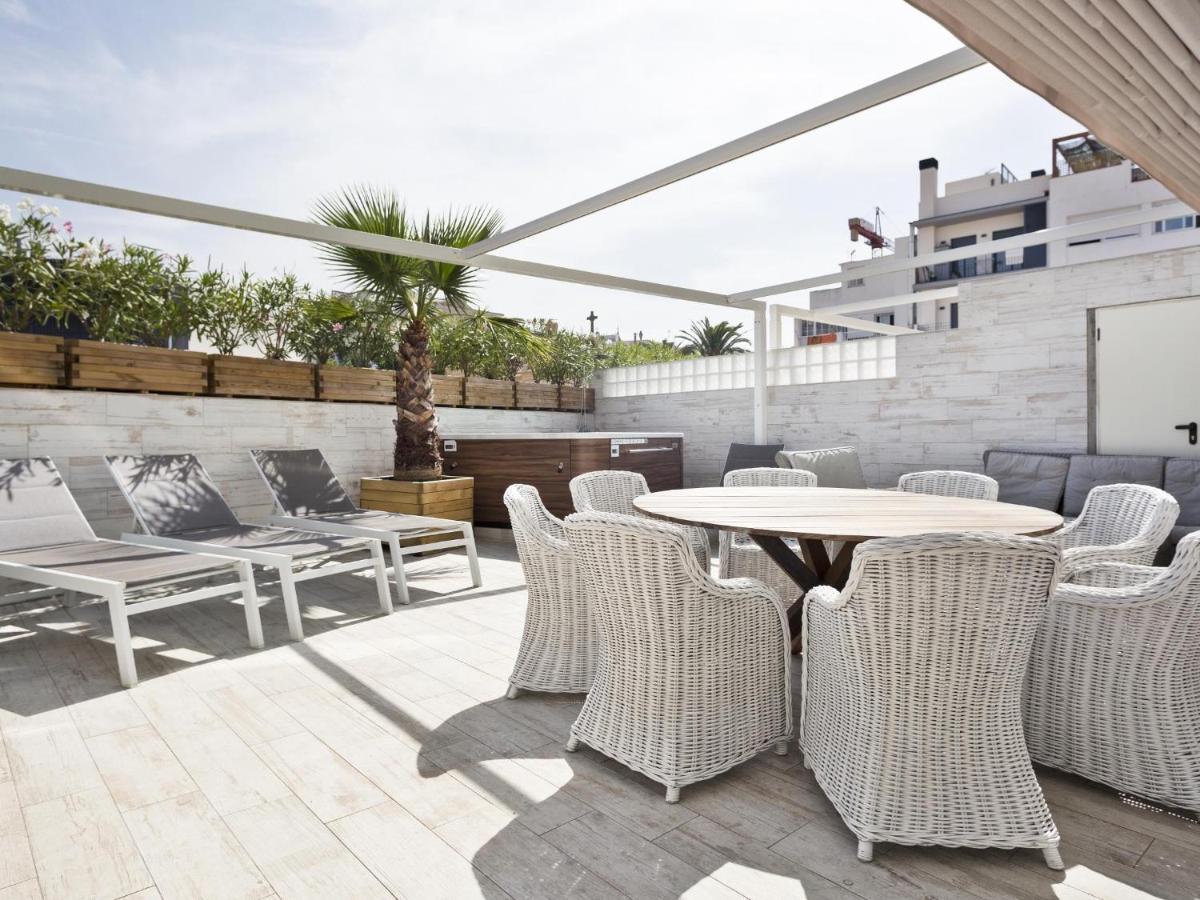 Sitges Spaces Mediterranean Apartments 4 Bedroom, 4 Bathroom, Huge Terrace, Jacuzzi- Sleeps 9 Exterior photo